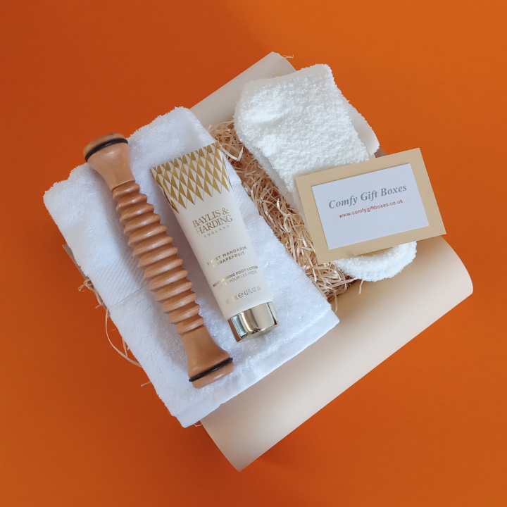 Foot pampering gift ideas for women, soothing feet gifts for her, relaxing feet pampering present idea, foot pampering gifts UK