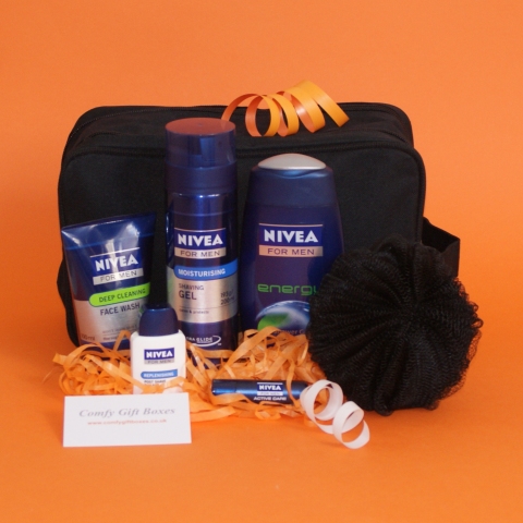 Gifts for boyfriends, male presents for him, wash bag gift sets for men, Nivea toiletries gifts for him, ideas for boys holiday presents, Father's Day gift ideas, gifts for boys UK
