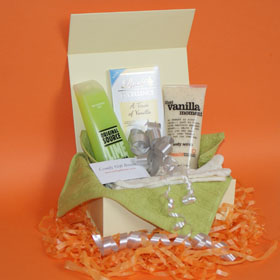 Pamper gifts for her, gifts for girlfriends, vanilla body scrub, Lindt vanilla white chocolate gifts, body pamper gifts