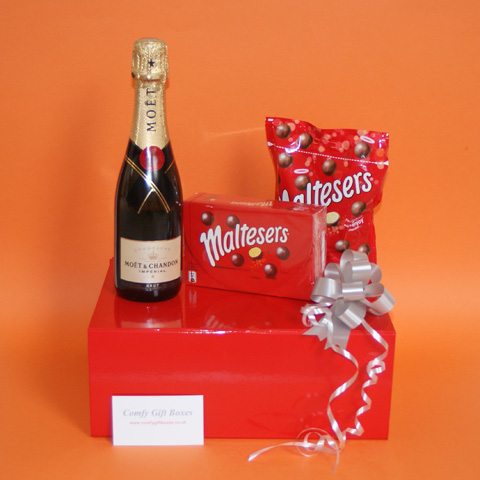 Maltesers chocolate gifts UK, Maltesers® and Moet Champagne chocolate gift box, champagne gifts for women, Moet champagne and Malteser gifts UK, chocolate gifts UK delivery