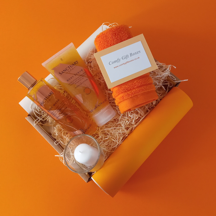 Orange spa pamper gifts for her, spa pamper gift boxes for women, Terry's chcolate orange gifts, Sanctuary pamper gift boxes, spa gifts for her, relaxing spa bath gift